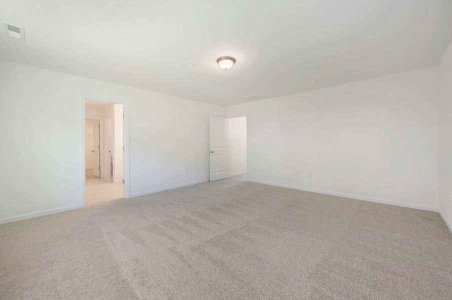 Spacious, unfurnished interior of a new home in Providence Creek, Fuquay Varina (Image 20).