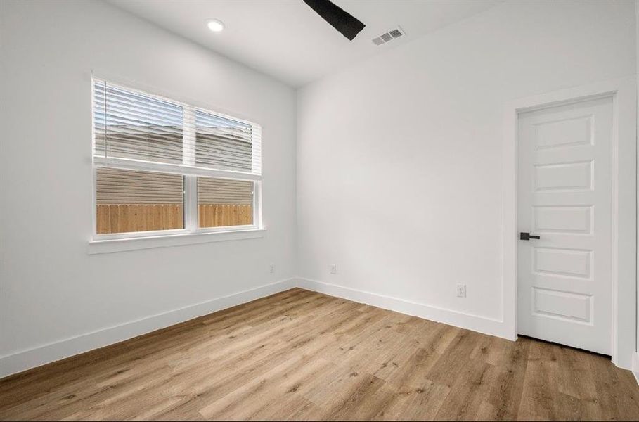 Spacious, unfurnished interior of a new home in , Leonard (Image 10).