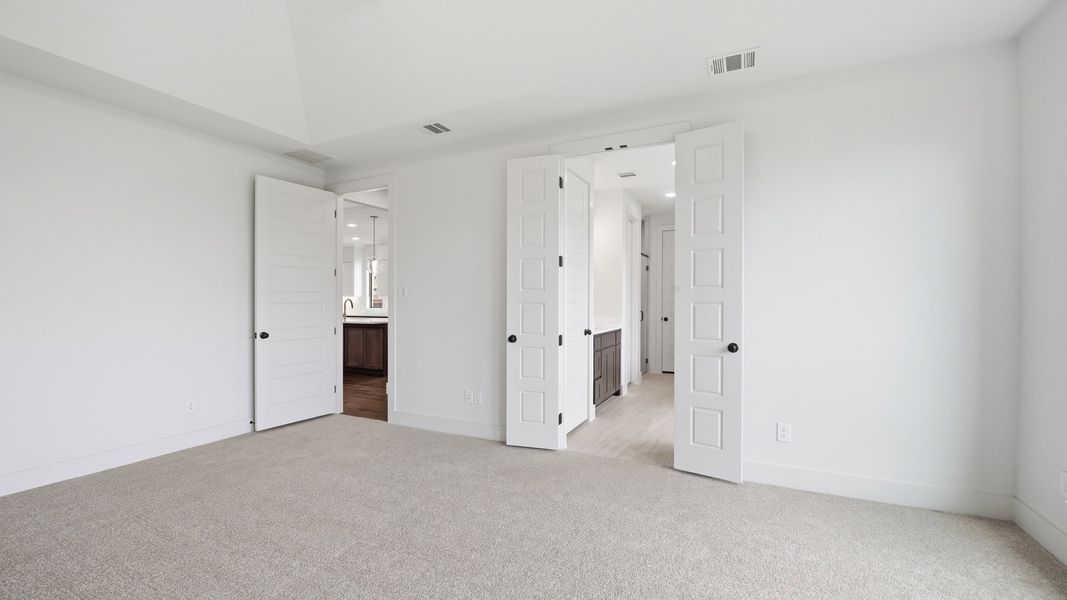 Spacious, unfurnished interior of a new home in The Parks at Wilson Creek, Celina (Image 18).