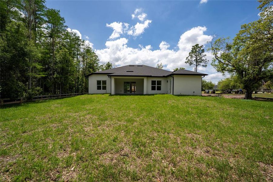 Exterior details and patio area of a home in , Orlando (Image 4).