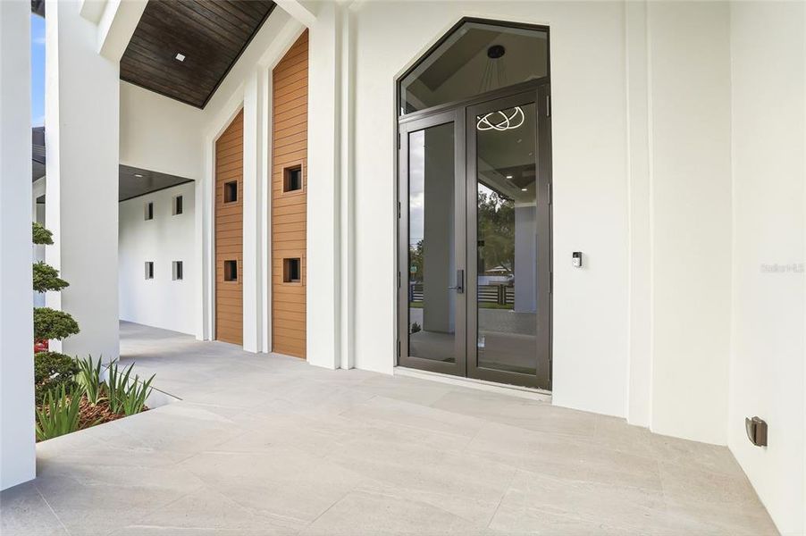 Exterior details and patio area of a home in , Tampa (Image 33).