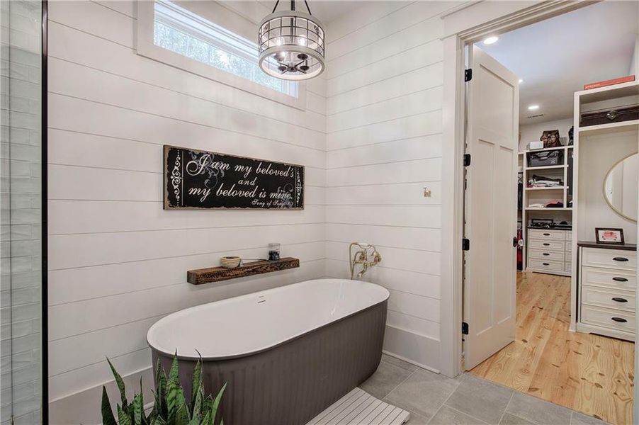 Furnished interior view inside a new home in , Temple (Image 55).