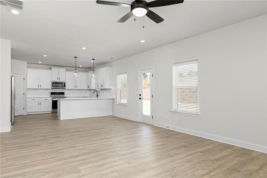 Spacious, unfurnished interior of a new home in , Dallas (Image 14).