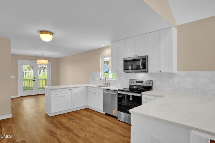 8-web-or-mls-230 N Melville St-8