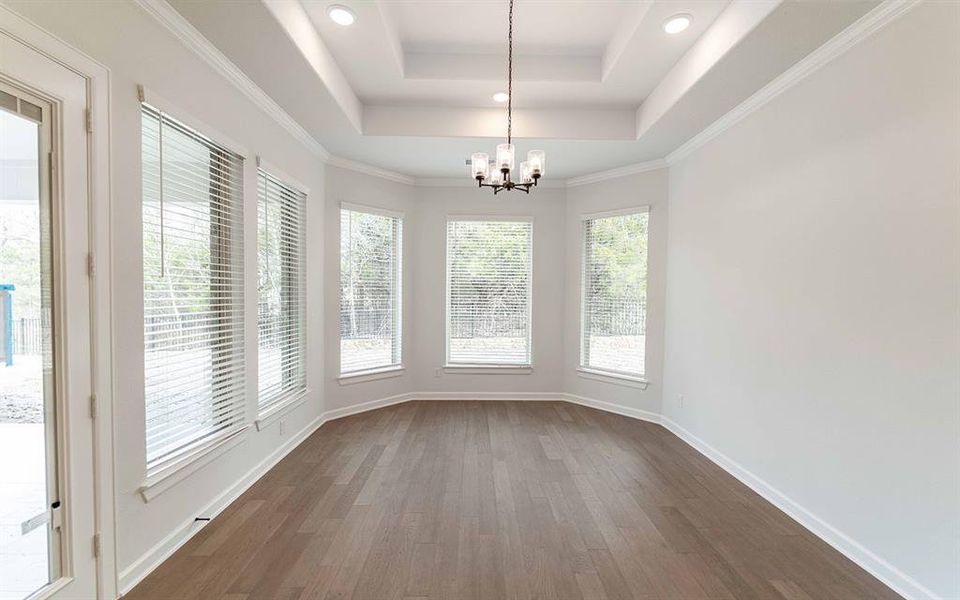 Spacious, unfurnished interior of a new home in Heath Golf & Yacht Club, Heath (Image 17).