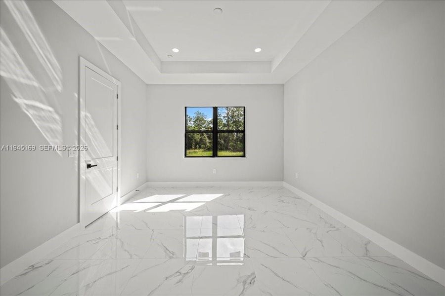 Spacious, unfurnished interior of a new home in , Lehigh Acres (Image 27).