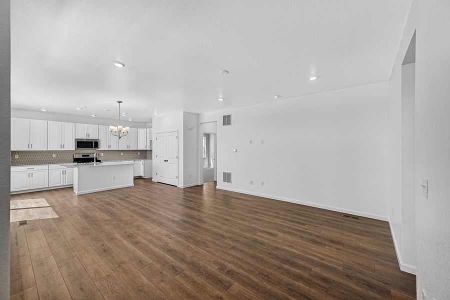 Spacious, unfurnished interior of a new home in Trailstone, Arvada (Image 10).