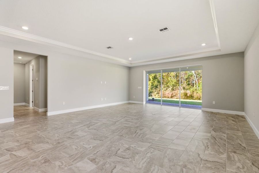 Spacious, unfurnished interior of a new home in Headwaters at Lofton Creek, Yulee (Image 10).