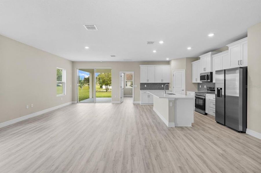 Spacious, unfurnished interior of a new home in , Ocala (Image 21).