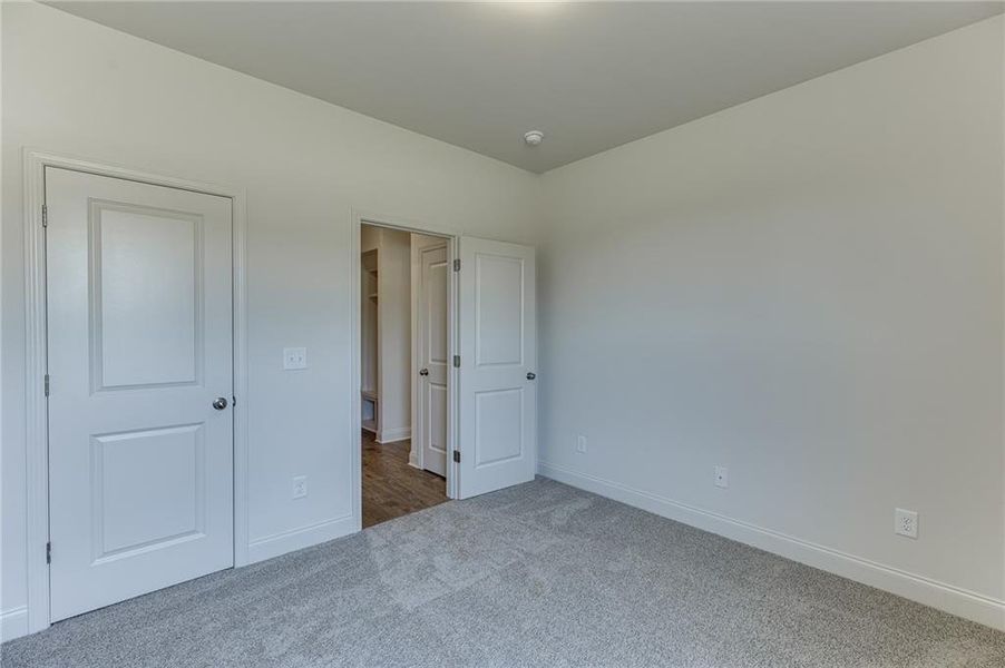 Spacious, unfurnished interior of a new home in , Jefferson (Image 18).