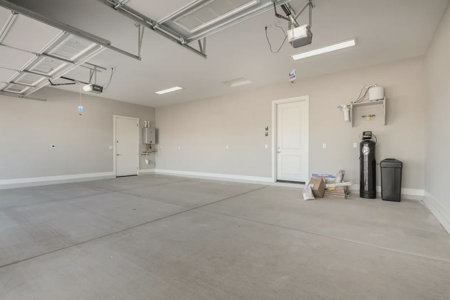 Spacious, unfurnished interior of a new home in Bellero Estates, Queen Creek (Image 33).