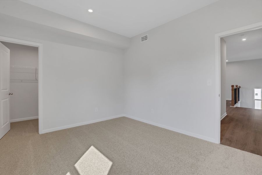 Spacious, unfurnished interior of a new home in Cambridge at Steels Bridge, Canton (Image 28).