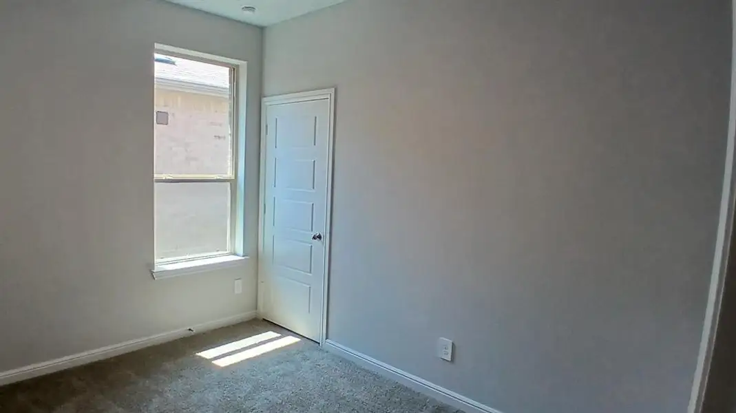 Spacious, unfurnished interior of a new home in The Canyons, Keene (Image 7).