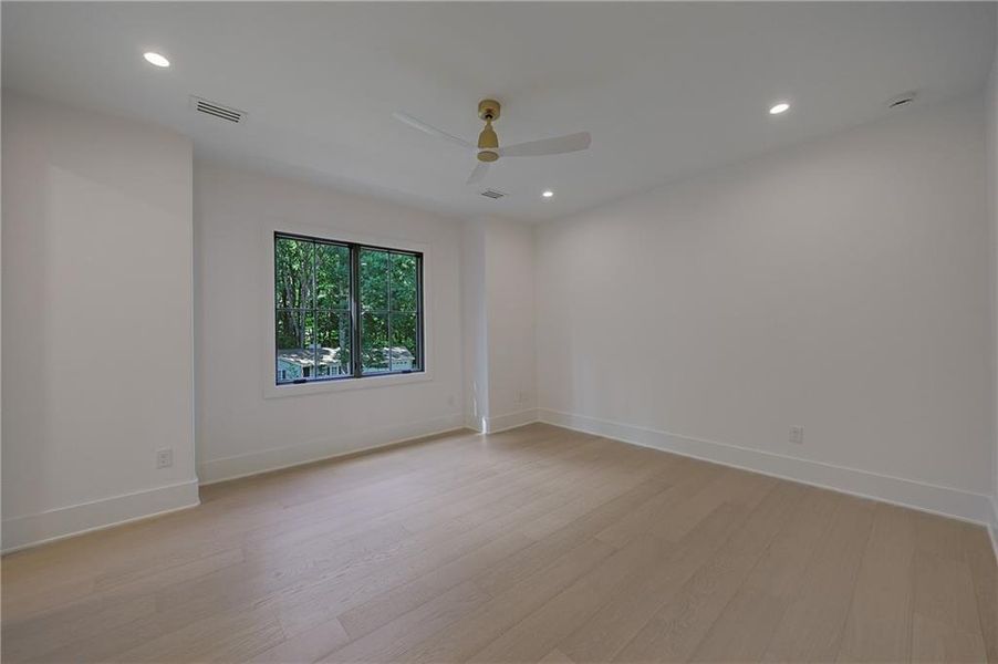 Spacious, unfurnished interior of a new home in , Alpharetta (Image 24).