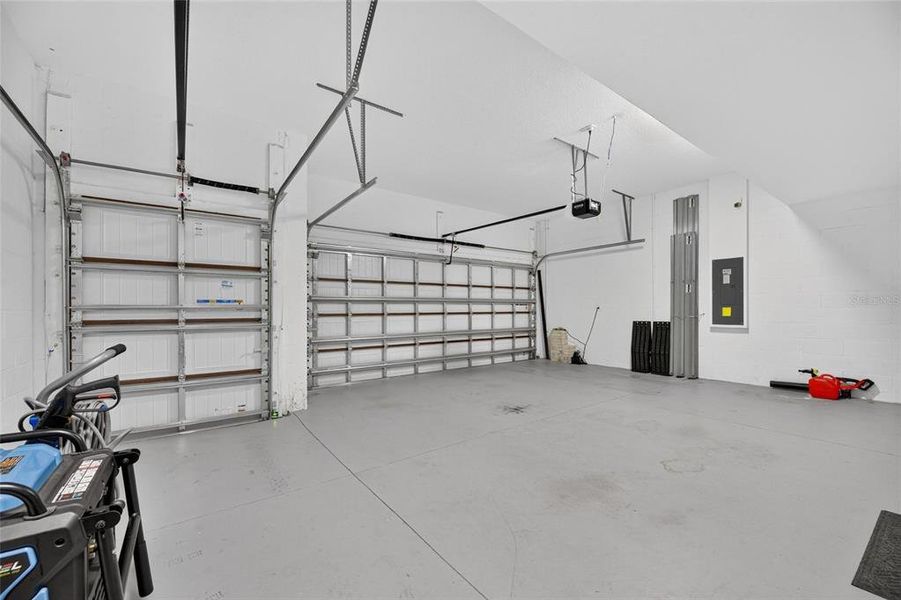 Spacious, unfurnished interior of a new home in Southshore Bay Active Adult, Wimauma (Image 25).