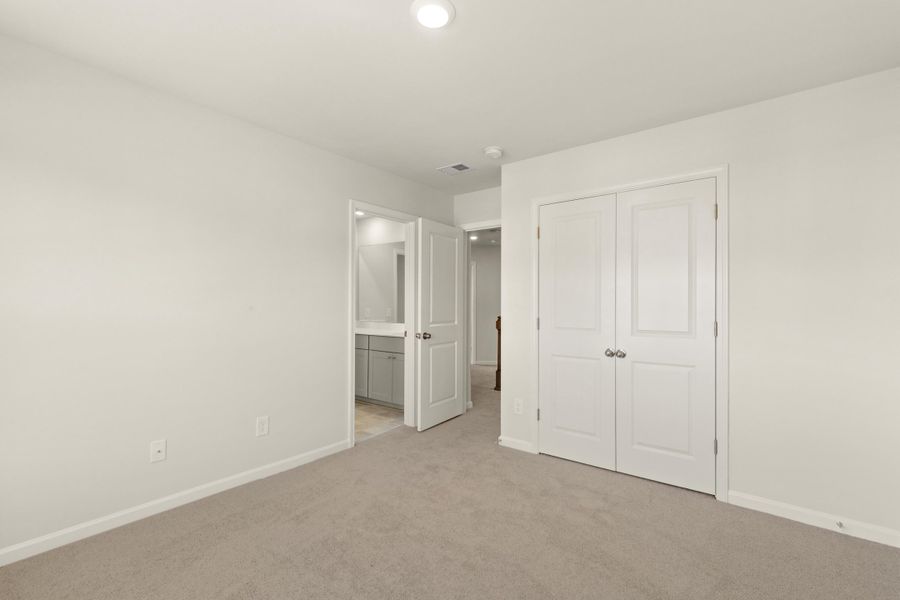 Spacious, unfurnished interior of a new home in Heron's Walk at Summers Corner, Summerville (Image 39).