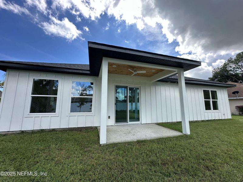 Exterior details and patio area of a home in , Palm Coast (Image 4).