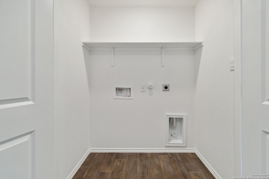 Spacious, unfurnished interior of a new home in Avenida, Converse (Image 21). Spacious, unfurnished interior of a new home in Avenida, Converse (Image 21).