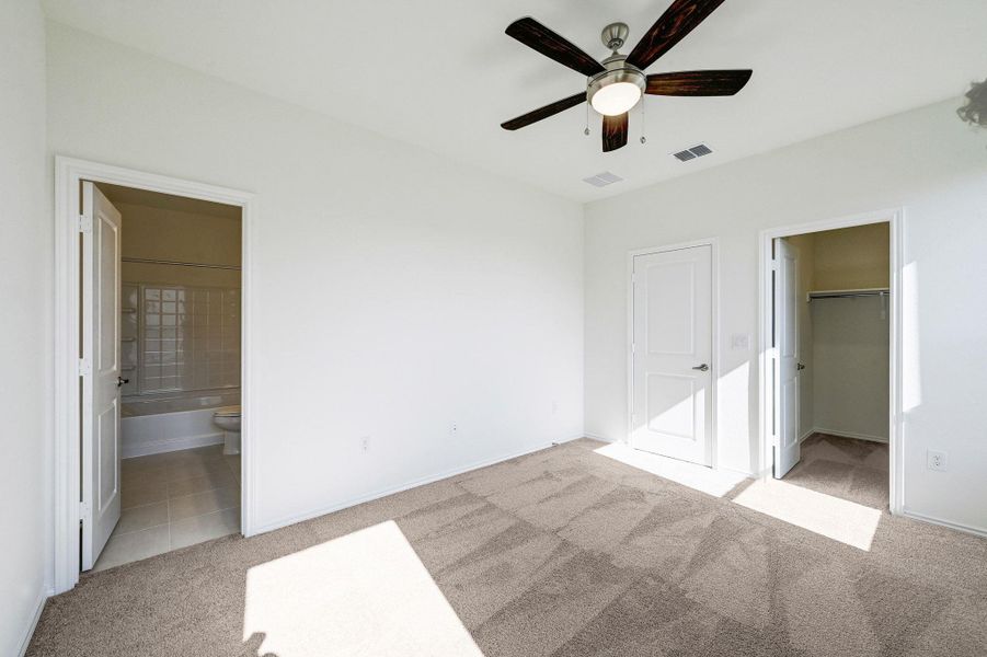 Spacious, unfurnished interior of a new home in Creekside at Estancia, Austin (Image 18).