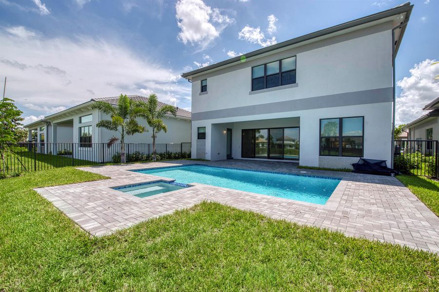 Furnished interior view inside a new home in Apex at Avenir, Palm Beach Gardens (Image 12).