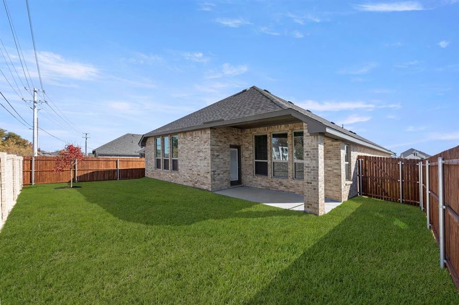 Exterior details and patio area of a home in Arcadia Trails, Balch Springs (Image 3).