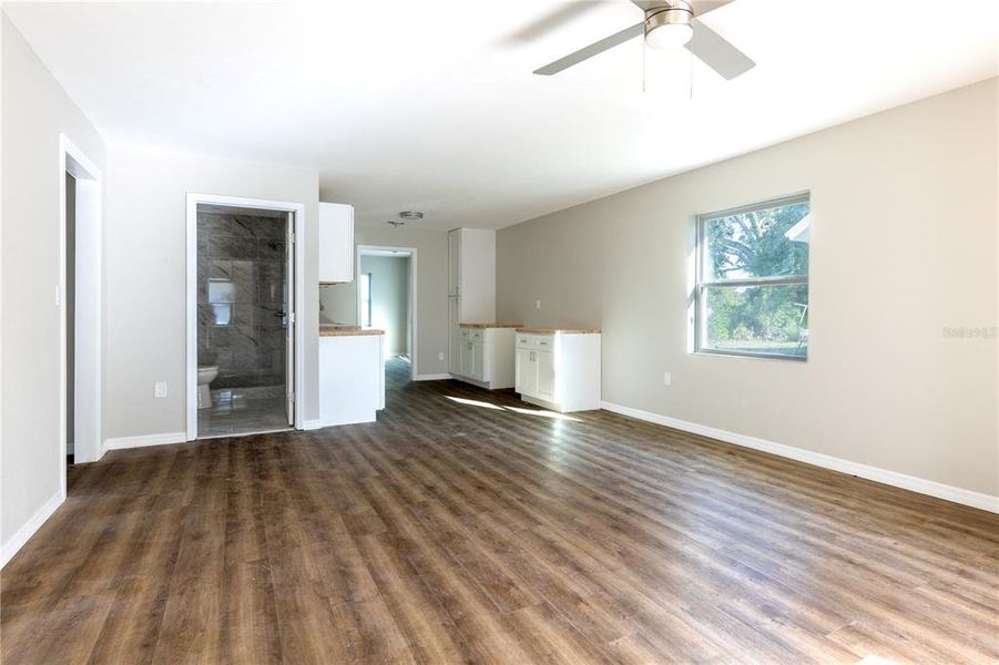 Spacious, unfurnished interior of a new home in , Winter Haven (Image 5).