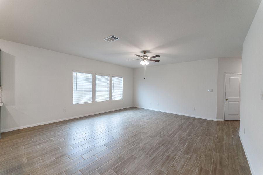Spacious, unfurnished interior of a new home in Briarwood, Elgin (Image 10).