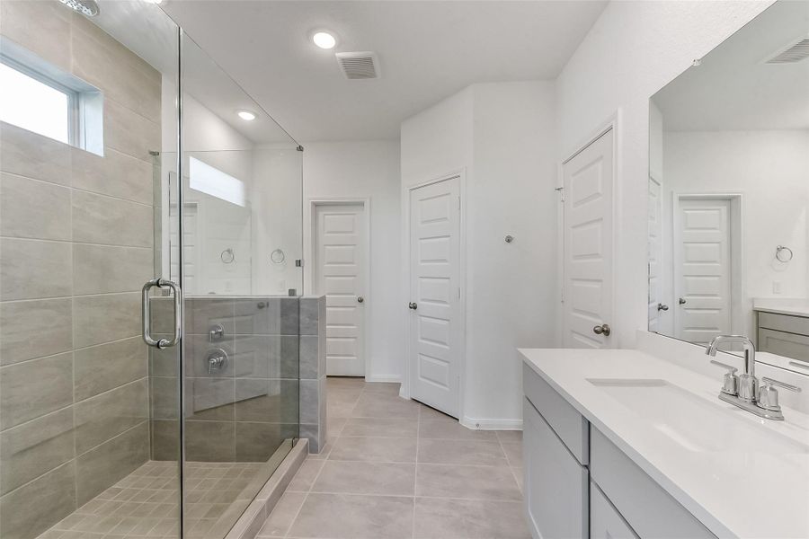 Furnished interior view inside a new home in River Ranch Meadows, Dayton (Image 13).