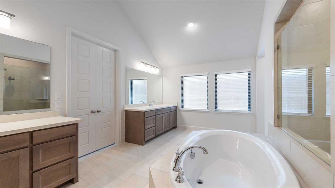 Furnished interior view inside a new home in Talon Hills 60'/70', Fort Worth (Image 6). Furnished interior view inside a new home in Talon Hills 60'/70', Fort Worth (Image 6).