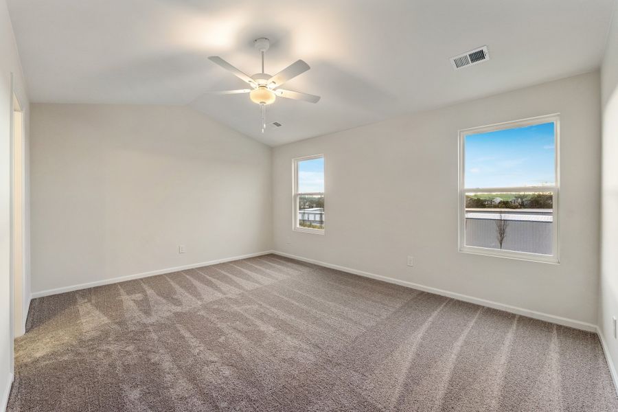 Spacious, unfurnished interior of a new home in Tucker Ridge, Pendleton (Image 17).