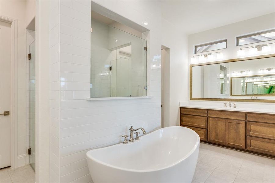 Furnished interior view inside a new home in , Fort Worth (Image 19).