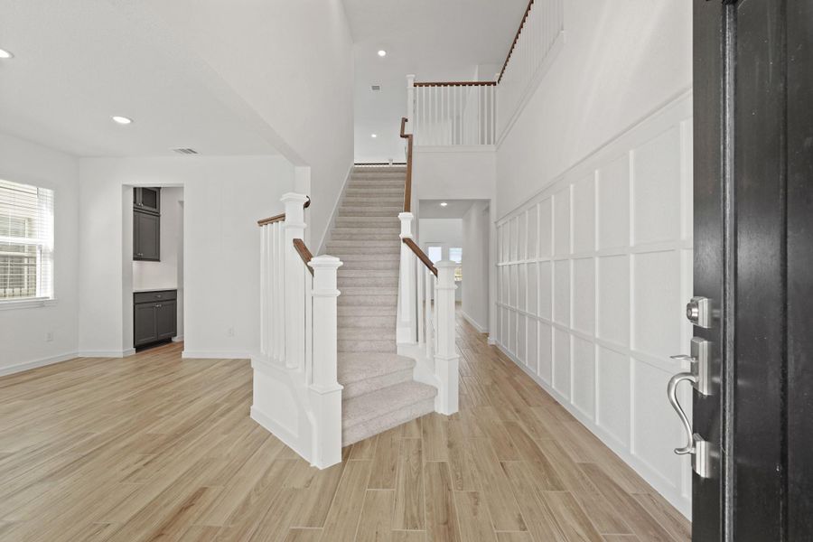 Inviting foyer (*Photo not of actual home and used for illustration purposes only.) Inviting foyer (*Photo not of actual home and used for illustration purposes only.)