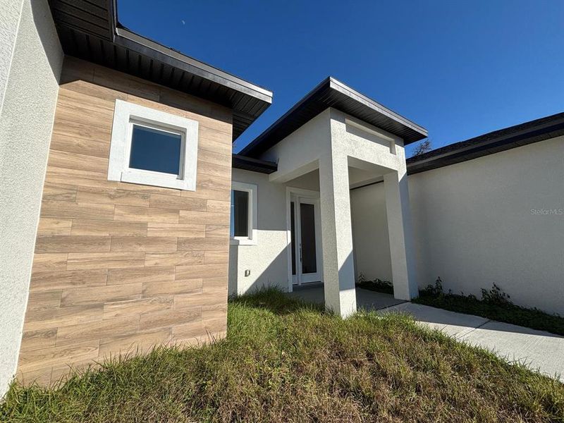 Exterior details and patio area of a home in , Ocala (Image 22).