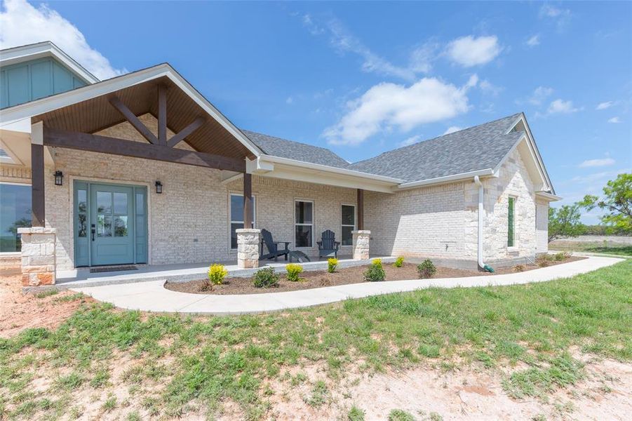 Exterior details and patio area of a home in , Ovalo (Image 3).