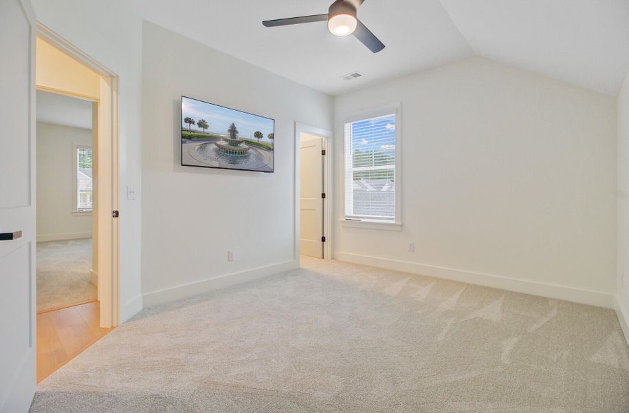 Spacious, unfurnished interior of a new home in , Summerville (Image 39).
