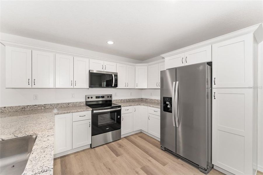 Furnished interior view inside a new home in , Ocklawaha (Image 5).