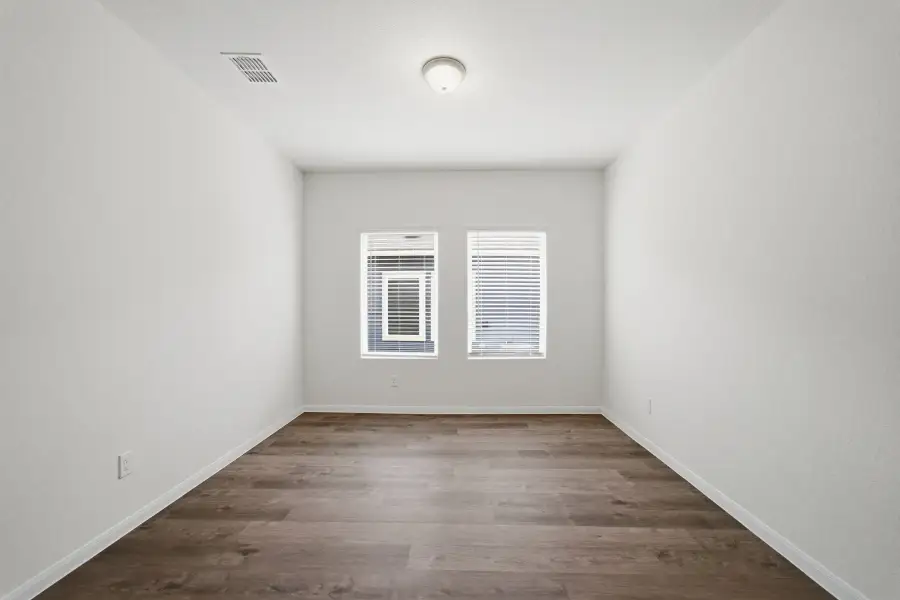 Spacious, unfurnished interior of a new home in Notting Hill, Converse (Image 24).