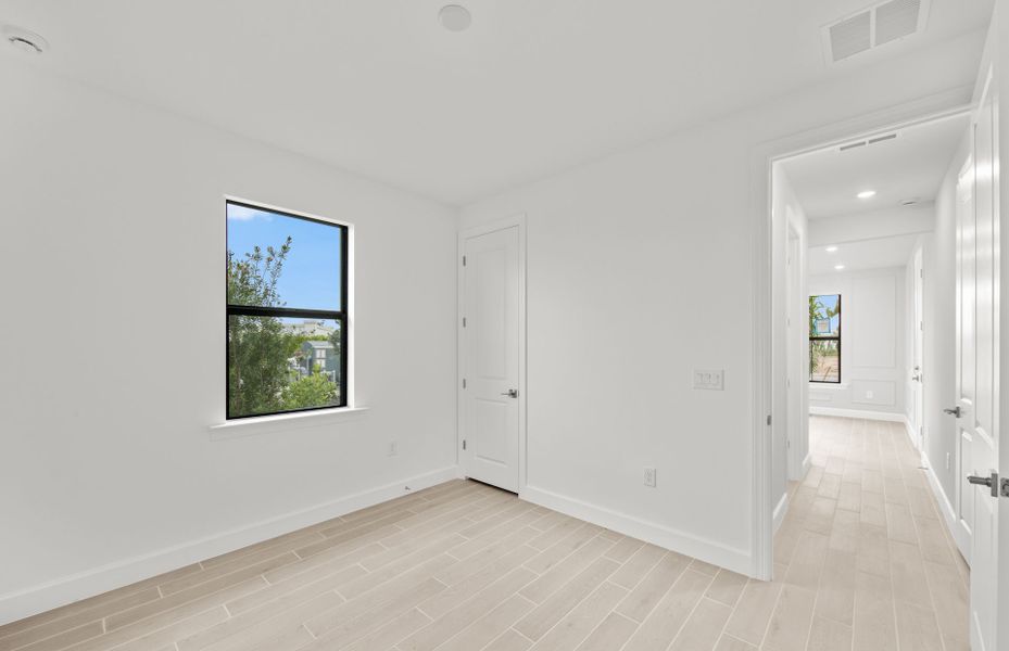 Representative unfurnished interior of a home built from the Concord by DiVosta in Talon Preserve on Palmer Ranch, Nokomis (Image 29).