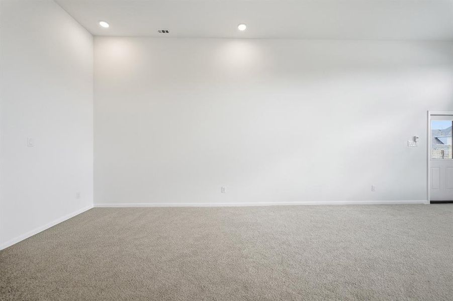 Spacious, unfurnished interior of a new home in Westridge, Princeton (Image 30).