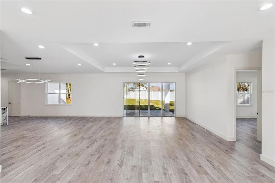 Spacious, unfurnished interior of a new home in , Leesburg (Image 20).