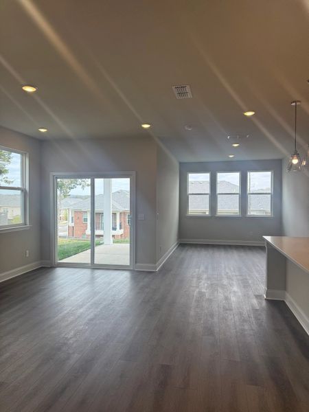 Spacious, unfurnished interior of a new home in Cades Bluff, Lebanon (Image 15).