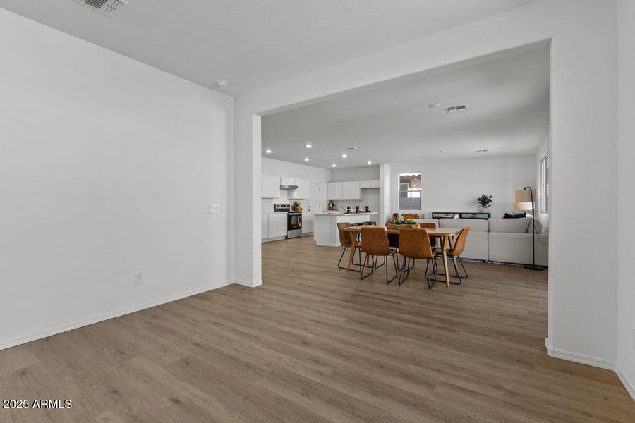 KBPHX_MIR_DesertOasis-Lot141_8550-1200