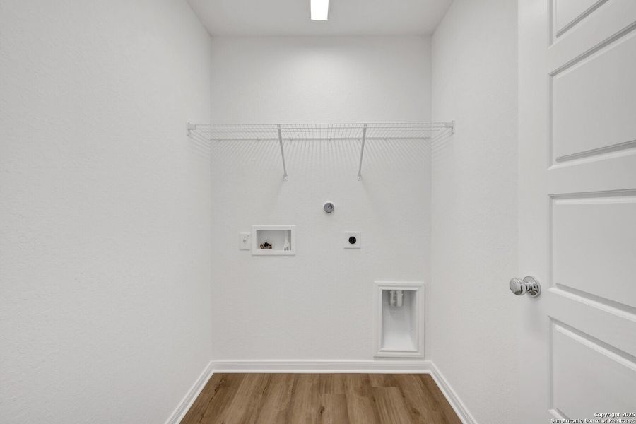 Spacious, unfurnished interior of a new home in Greenspoint Heights, Seguin (Image 35).