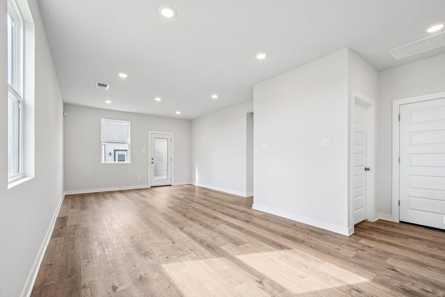 Spacious, unfurnished interior of a new home in Eastwood at Sonterra, Jarrell (Image 12).