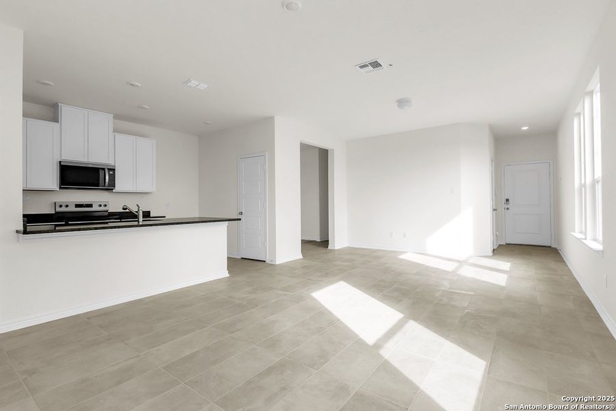 Spacious, unfurnished interior of a new home in Woodside Farms, Seguin (Image 10). Spacious, unfurnished interior of a new home in Woodside Farms, Seguin (Image 10).