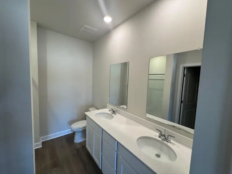 Furnished interior view inside a new home in , Ravenel (Image 4).