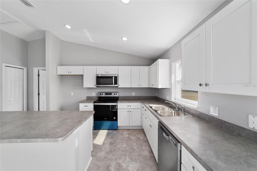 Furnished interior view inside a new home in , Citra (Image 4).