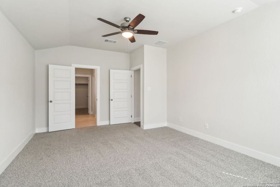 Spacious, unfurnished interior of a new home in Comanche Ridge, San Antonio (Image 40).