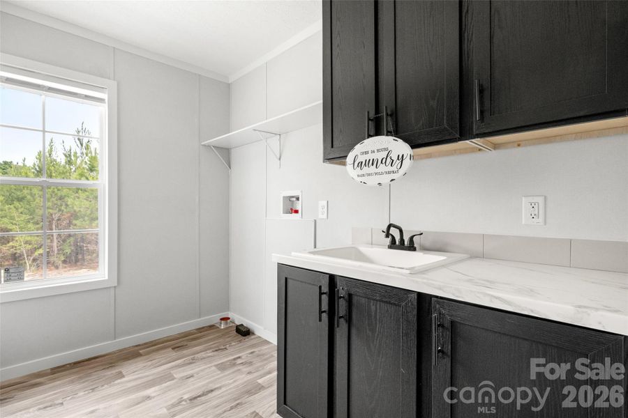 Spacious Laundry Room / Build Ins
