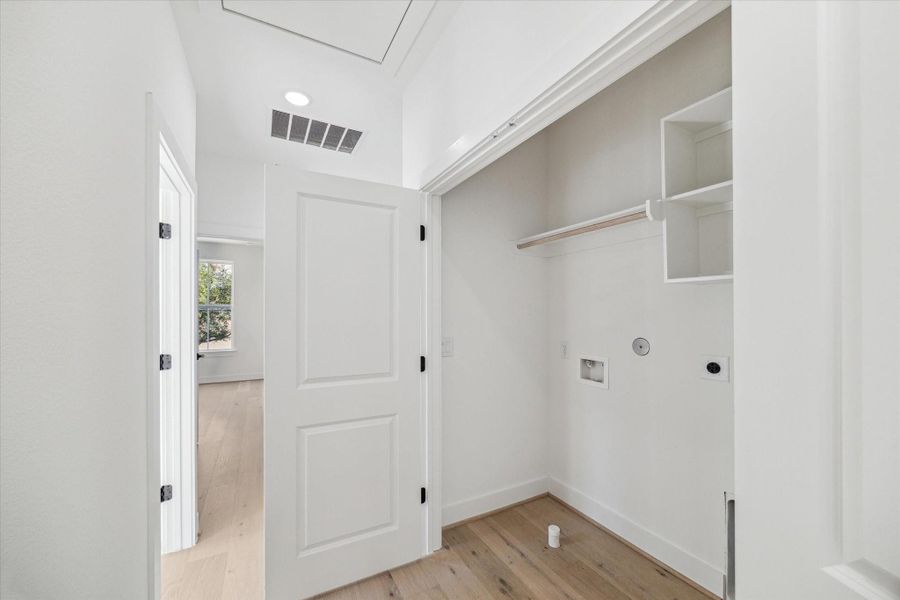 Large utility room with proper drainage. Large utility room with proper drainage.